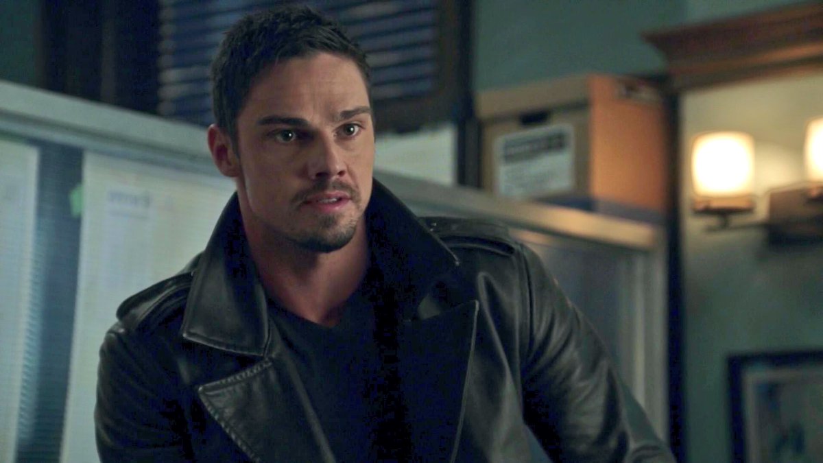 Vincent and Catherine, you'll have to get that necklace back.. together! #BatB #S2E11Memories
