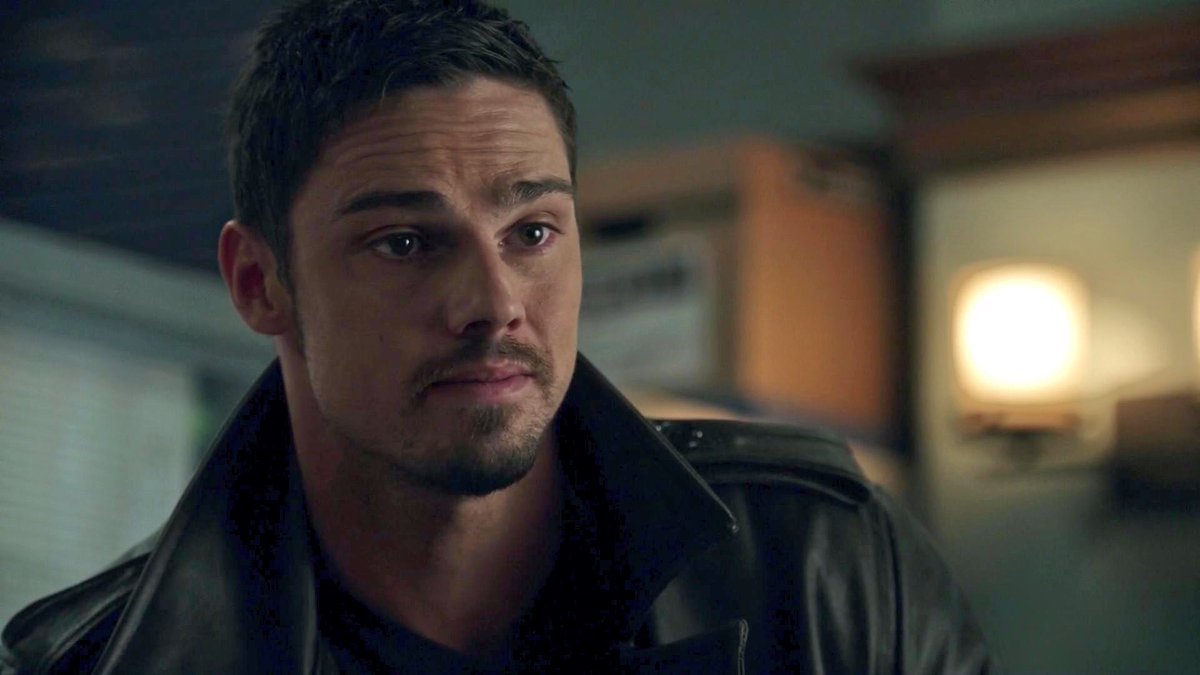 Vincent: "We got to stop competing." Maybe VinCat are meant to work together. Maybe? I am sure they are, it's destined! #BatB #S2E11Memories