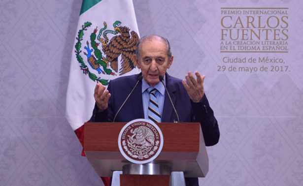 SolPolitica's tweet photo. El poeta vivo más importante de México, #EduardoLizalde, recibe premio “#CarlosFuentes”

Info: https://t.co/aBPDoX9VBU

@PresidenciaMX @EPN https://t.co/uNdG95Jm8J