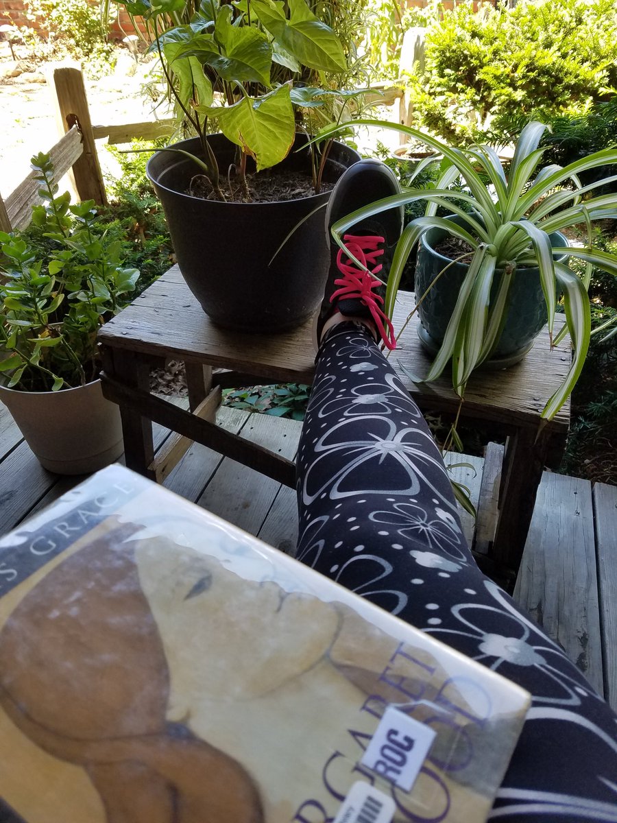 wichitalibrary's tweet photo. Enjoying some Memorial Day downtime and a great read! #summerreads #wichitapubliclibrary https://t.co/RZYwAG3Hnw
