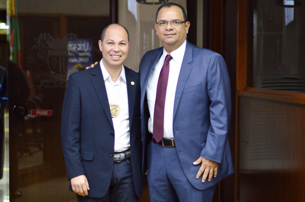 ElisandroFiuza's tweet photo. Formatura da Capelania #Unicapi (28/5), com formandos da Serra Gaúcha, em evento ocorrido na Câmara Municipal de Caxias do Sul. Confira as 📸 https://t.co/eACbuGEvVP