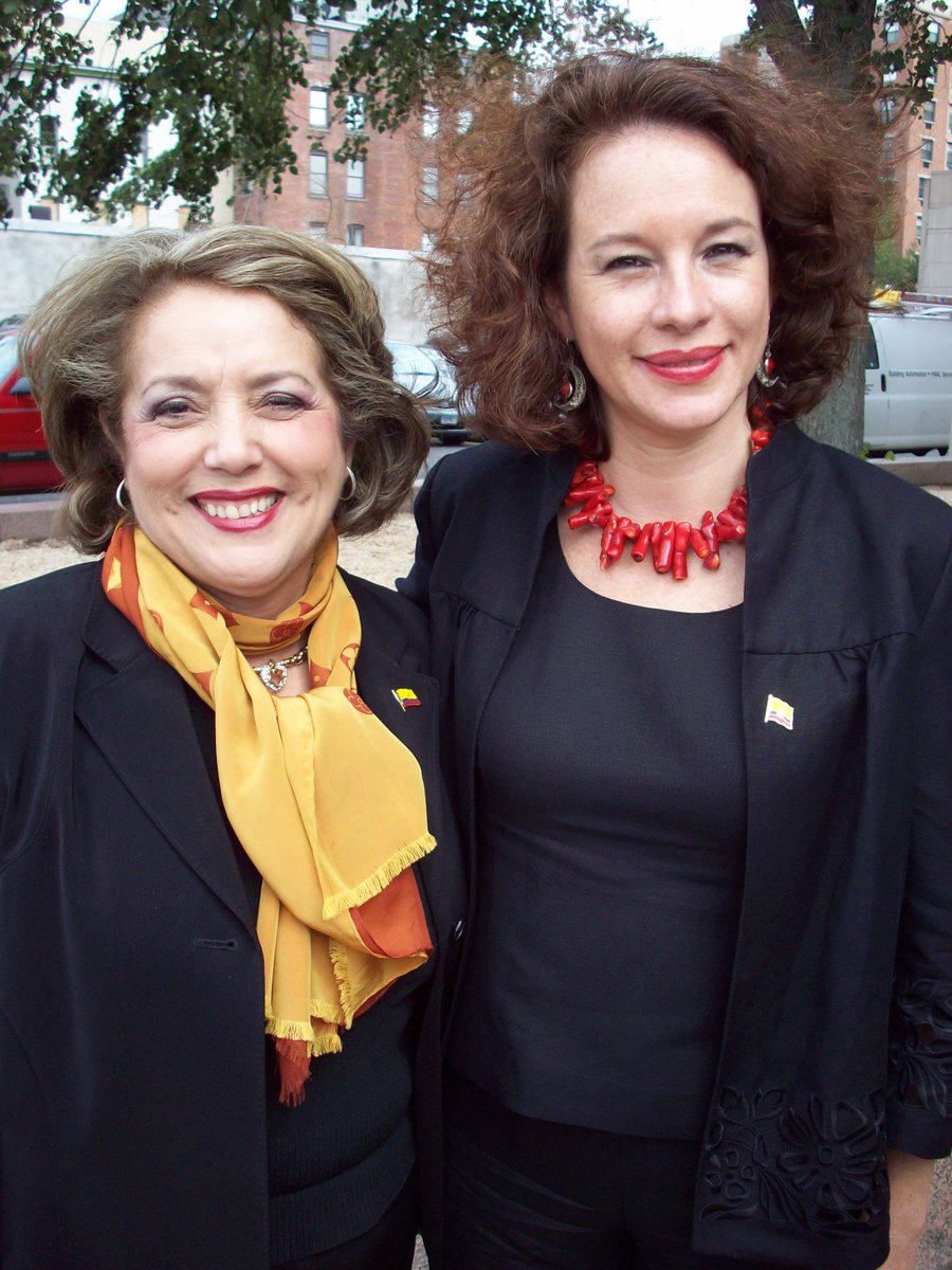 cecuboston's tweet photo. Saludos cordiales a @mfespinosaEC flamante Canciller del Ecuador, deseándole mucho éxito en su gestión. https://t.co/zkPXlY0I1n