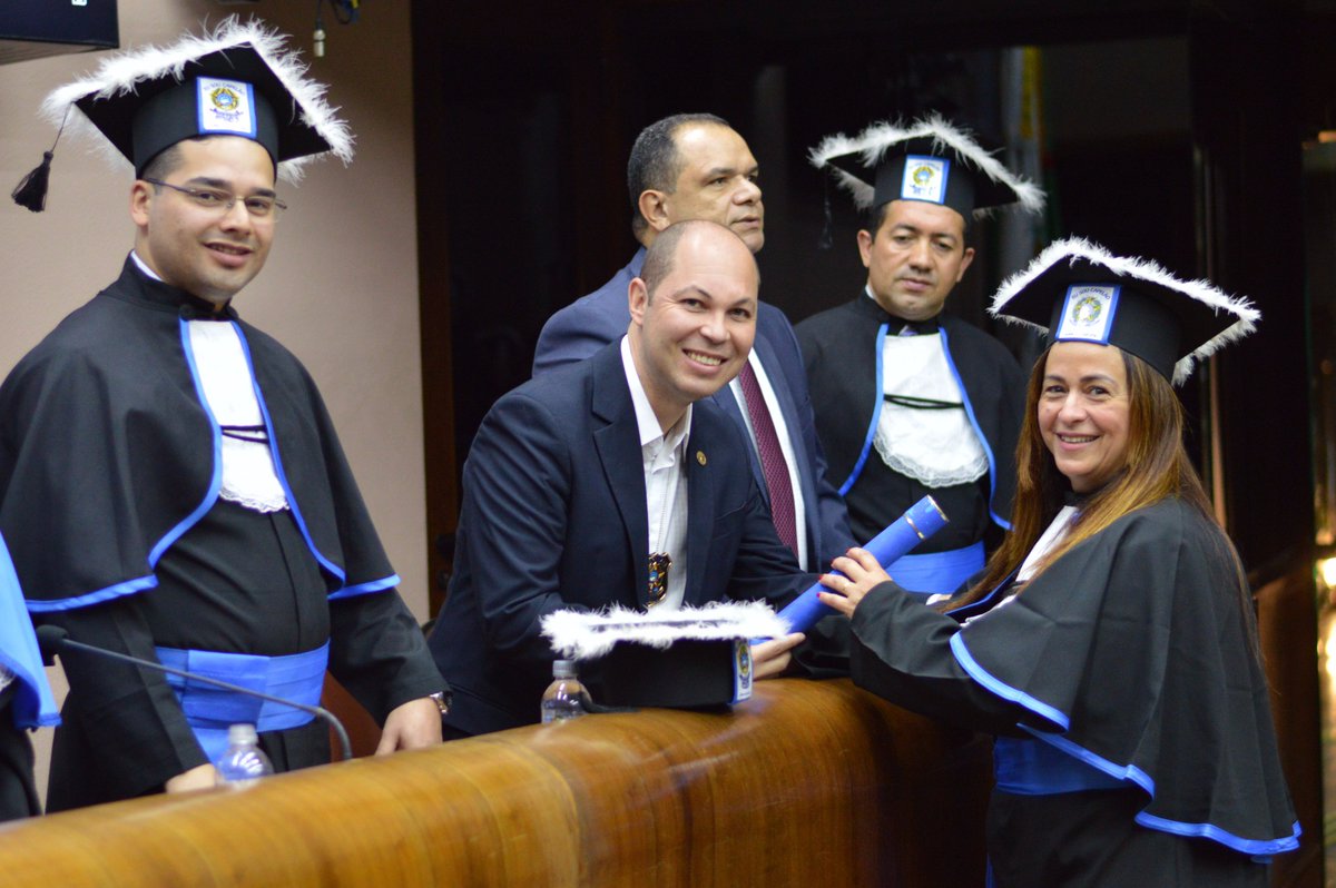 ElisandroFiuza's tweet photo. Formatura da Capelania #Unicapi (28/5), com formandos da Serra Gaúcha, em evento ocorrido na Câmara Municipal de Caxias do Sul. Confira as 📸 https://t.co/p3XaLrcWXa