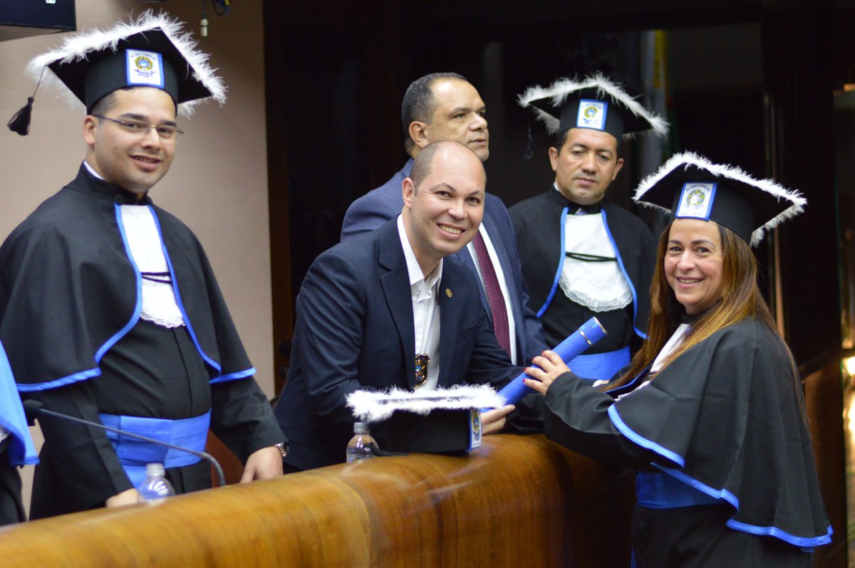ElisandroFiuza's tweet photo. Formatura da Capelania #Unicapi (28/5), com formandos da Serra Gaúcha, em evento ocorrido na Câmara Municipal de Caxias do Sul. Confira as 📸 https://t.co/gX1Sbzn8XR