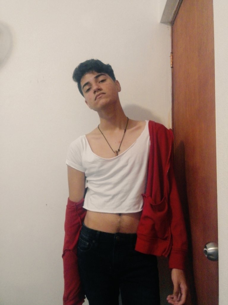unsol2810's tweet photo. I'm obsessed at this point. #Croptop #croptopformen https://t.co/cGDMgxYr9Z