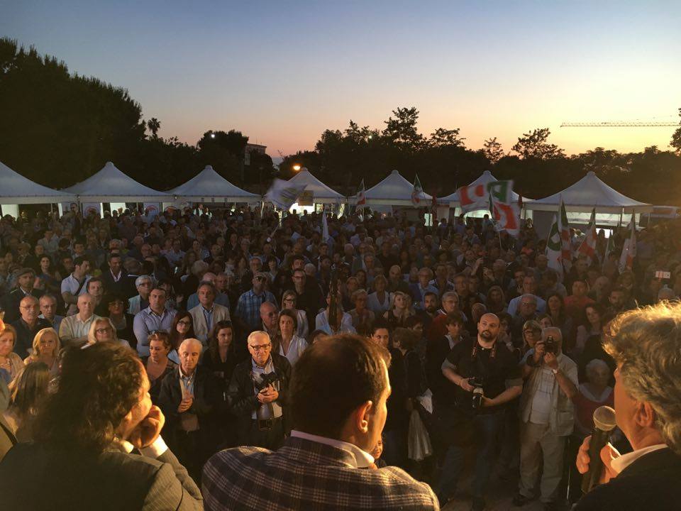 Con @RinaldoMelucci e <a href="/micheleemiliano/">Michele Emiliano</a> alla presentazione coalizione di centrosinistra.
#Taranto una bella impresa!
#BenvenutaTaranto