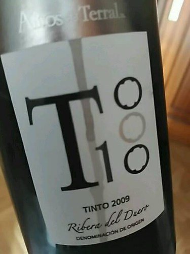 bumendes's tweet photo. Since long time i tasted a Ribera del Duero with a so f…. Wine en @altosdelterral a través de @Vivino: https://t.co/FLPJBSK62i https://t.co/MpJ6UrHH6l