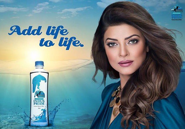 Blue_Fanart's tweet photo. Sush👸🏻 on her #IndusPride #printad stunning as ever.😍
#SushmitaSen #brandambassador
(original photos @1holysmoke) https://t.co/w54M3PSc1W