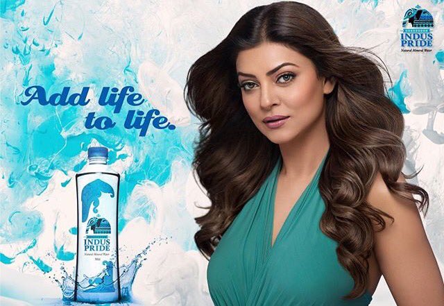 Blue_Fanart's tweet photo. Sush👸🏻 on her #IndusPride #printad stunning as ever.😍
#SushmitaSen #brandambassador
(original photos @1holysmoke) https://t.co/w54M3PSc1W