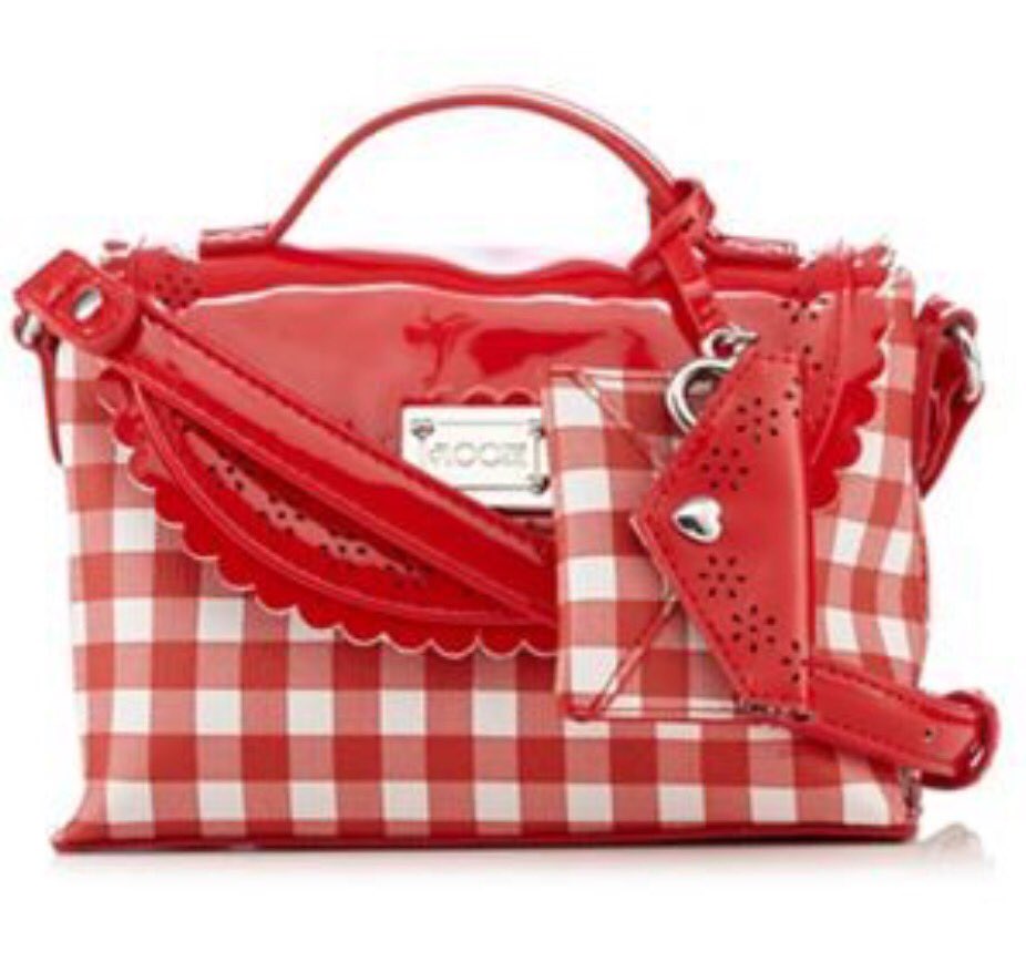 thealkiviades's tweet photo. Plea to #shops in #Stamford. Have you seen this bag? 8yr old daughter 😥distraught #clarks #jackwills #thewhitecompany pls message me! https://t.co/UNCZB7wIRM