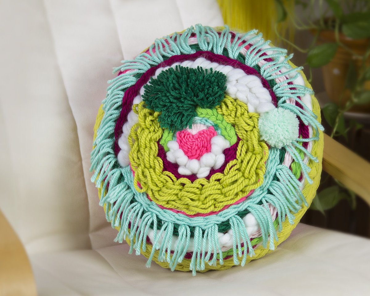 dipdiploom's tweet photo. Handwoven Two-Sided Pillow. Now it's available in the shop! https://t.co/4JoV3WwSVK

#weaving #weavingwallhanging #fiberart #handwoven https://t.co/lkVIBsSPq0