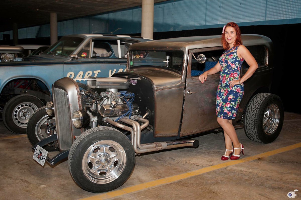 pinupcatcom's tweet photo. Genial #hotrod en el #Riverside de Calafell. Foto de @AngelfotoBcn https://t.co/KM5i72LRjL