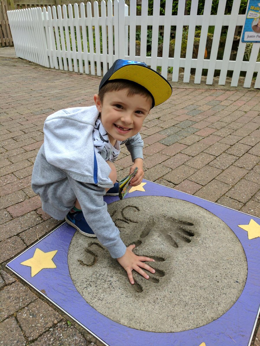 MrsKWormwell's tweet photo. Fun fun fun at CBeebies 💗💙 @CBeebiesLand https://t.co/LFVZK5iMTU