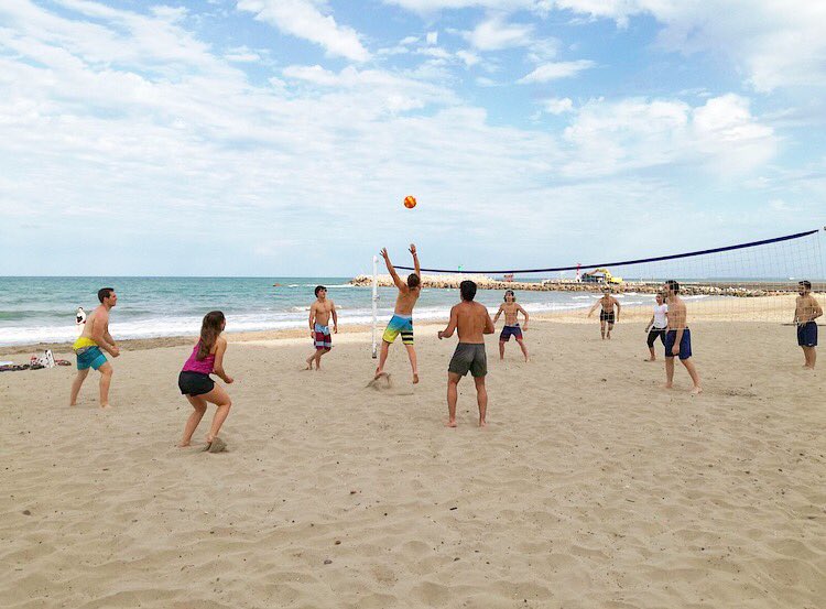 anetaeb's tweet photo. Disfrutando del sol en Valencia!!!     🌞🤘💦#volleyplaya #esquíalpino #teamm https://t.co/HojohMGQHY