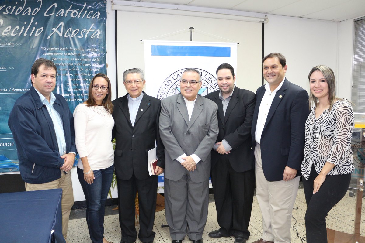 UNICAeduve's tweet photo. #FotoÁlbum | Conferencia "Desafíos del periodismo en Venezuela" a propósito de la #JMCS2017 @ComSocialUNICA → https://t.co/ng2iWMtST2 https://t.co/NnMc3AMHen