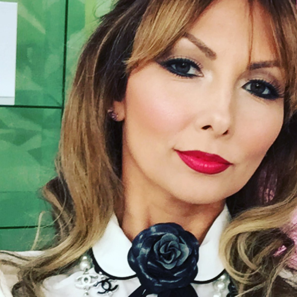 Nina_Taylor's tweet photo. It's been a busy day at #shoppinglive #Russia today launching #leightondenny hero product/collection #crystalnailfile #livetv #shoppingtv 🎥 https://t.co/x39EO7C8ao