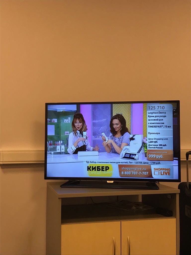 Nina_Taylor's tweet photo. It's been a busy day at #shoppinglive #Russia today launching #leightondenny hero product/collection #crystalnailfile #livetv #shoppingtv 🎥 https://t.co/x39EO7C8ao