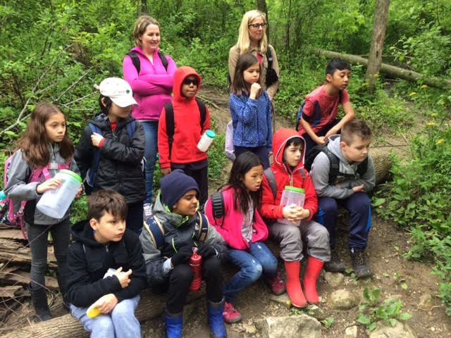 daysin3rdgrade's tweet photo. We went on a field trip to the @chicagoriver last week. We learned lots about the river and macroinvertebrates. We had a great time! https://t.co/6ZwCtAle6M