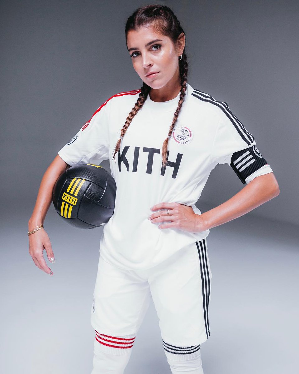 25gramos's tweet photo. Los #KithCobras y #KithFlamingos estrenan sus nuevas equipaciones con #adidas
β‘οΈ https://t.co/4xnNc1pkYn https://t.co/yjWKgaTbdx
