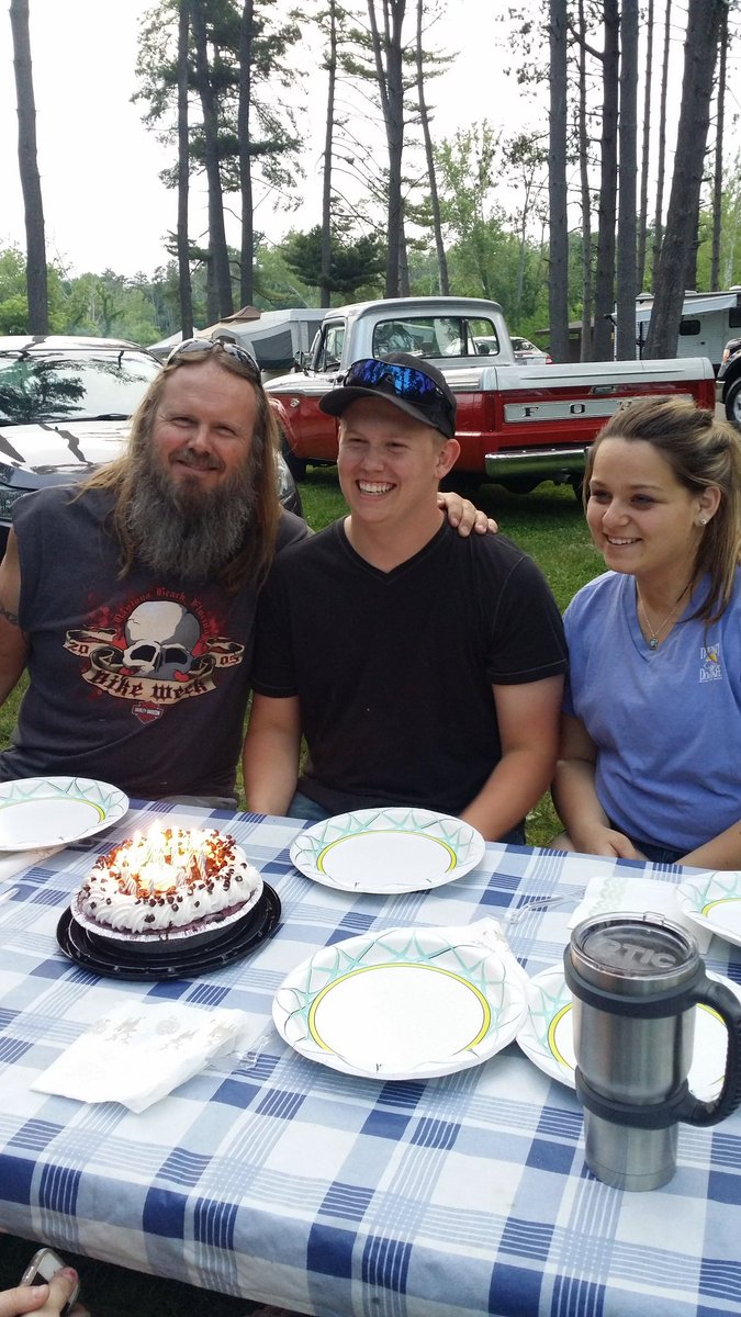 GlennScott176's tweet photo. Happy 18th Birthday on 5/28 #loganscott, so proud to have a amazing son. https://t.co/krE5SWLlaP
