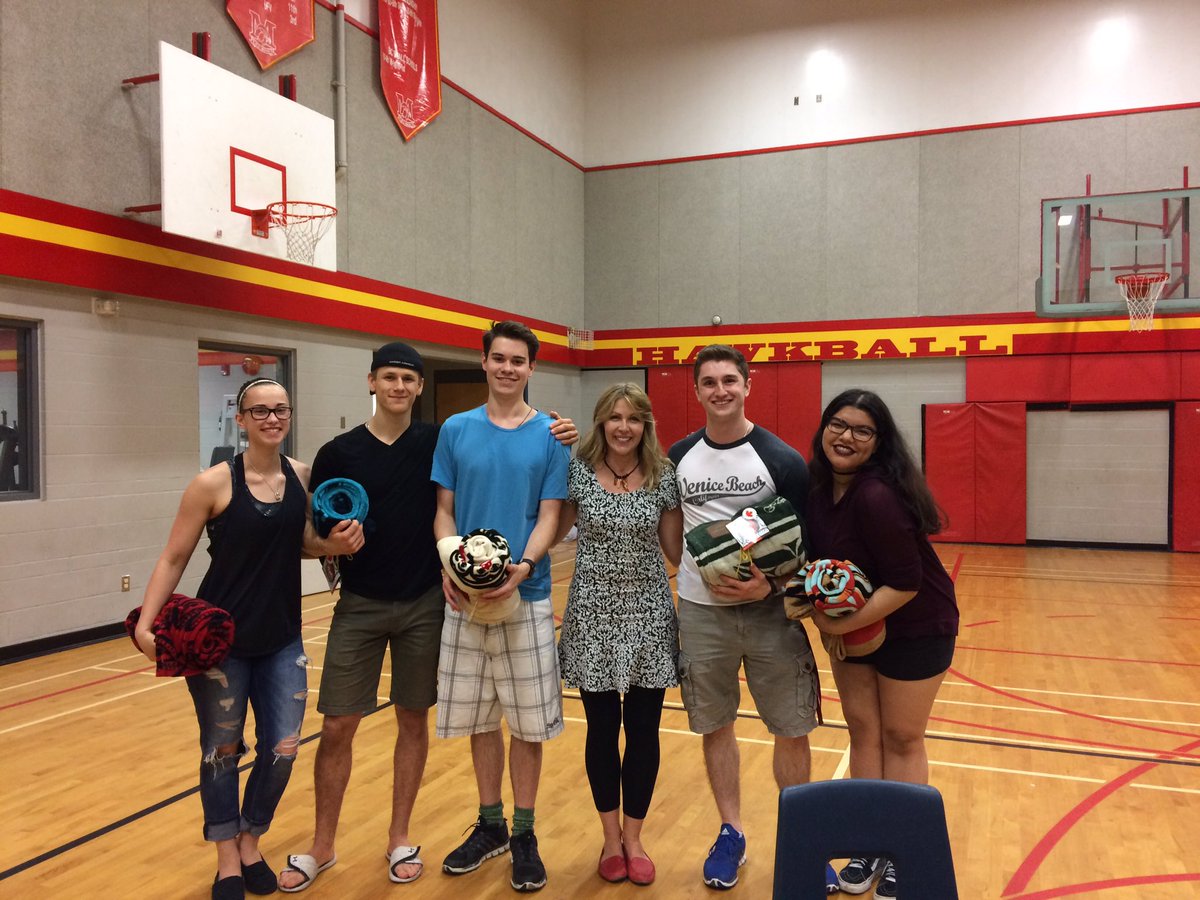 AboriginalMouat's tweet photo. Grade 12 #MouatAboriginalStudentCouncil members thanked for contributions to #aboriginalprogram at Homecoming Feast @WJMouat @AbbotsfordSD https://t.co/iBz2OQkTVR