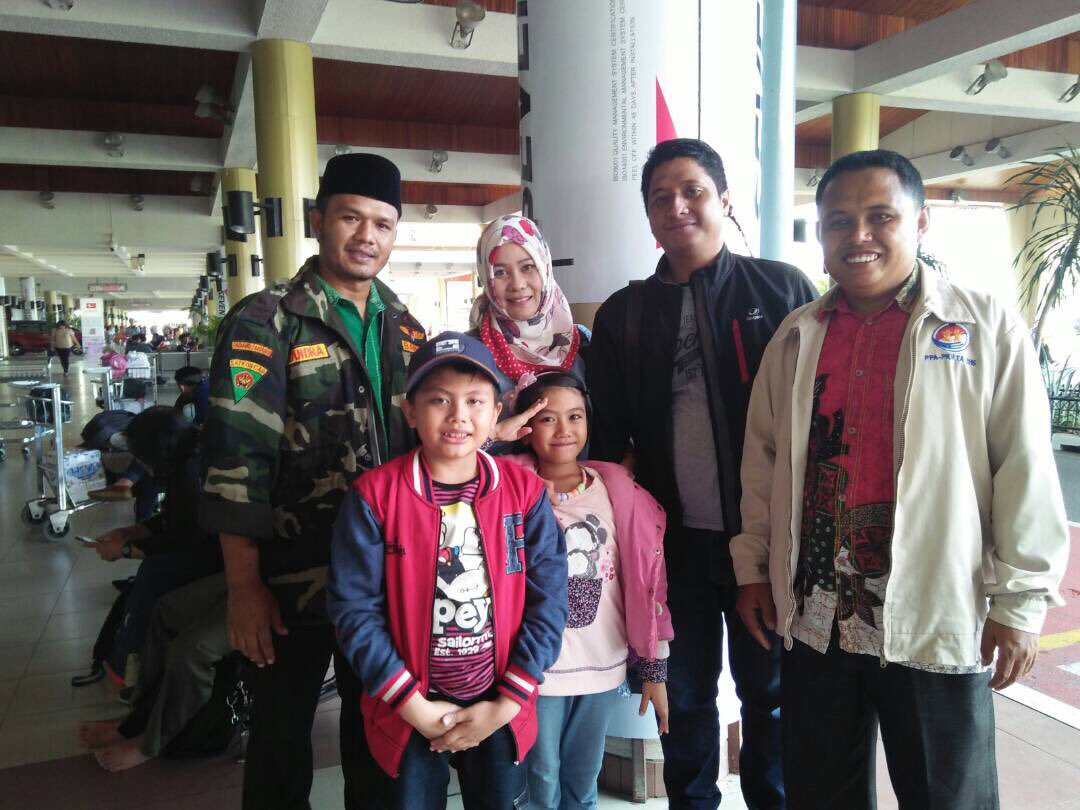 azhar_antasari's tweet photo. Berterimakasih kepada Banser
 Untuk Pengabdian kepada negara
Harus mengungsi ke jakarta krn intimidasi ormas+partai.
Pakgub kok gk ikut? https://t.co/uQTglYrMDR