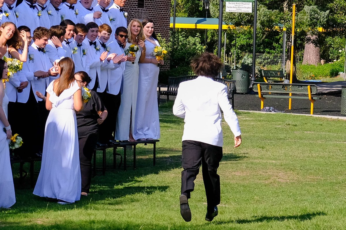 savannah-country-day-graduates-honored-during-commencement-ceremony