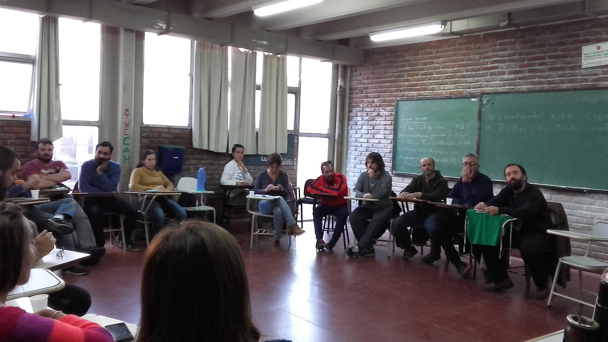 AUCA_MDP's tweet photo. #ahora AULA 41 de FCEyN de la @unmdp charla con representantes de @ATE_CONICET @ateprensa @atemdp https://t.co/c0eW3W2IdI