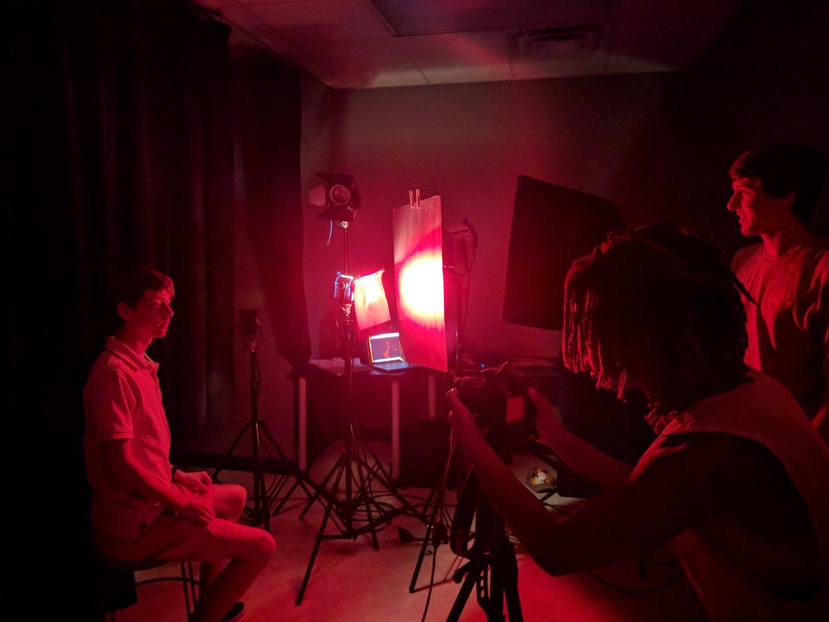 ebwalker101's tweet photo. Studio lighting for film & television with #gc4900 @nikconklin today! Reverse engineer then recreate intense scenes from our fav directors. https://t.co/FWyO3aEumj