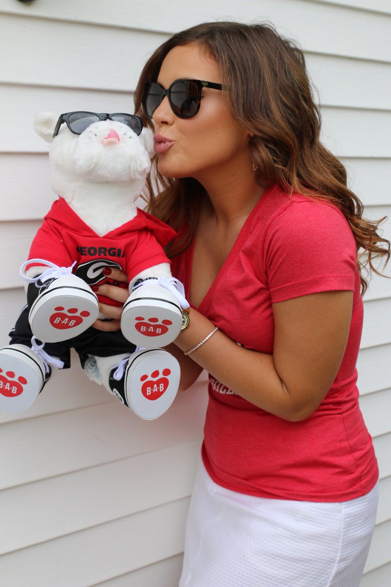 MamaPro5292's tweet photo. I guess she's all ready to go #UGA https://t.co/1nGoc6XWRy