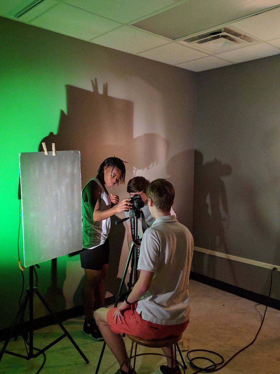 ebwalker101's tweet photo. Studio lighting for film & television with #gc4900 @nikconklin today! Reverse engineer then recreate intense scenes from our fav directors. https://t.co/FWyO3aEumj