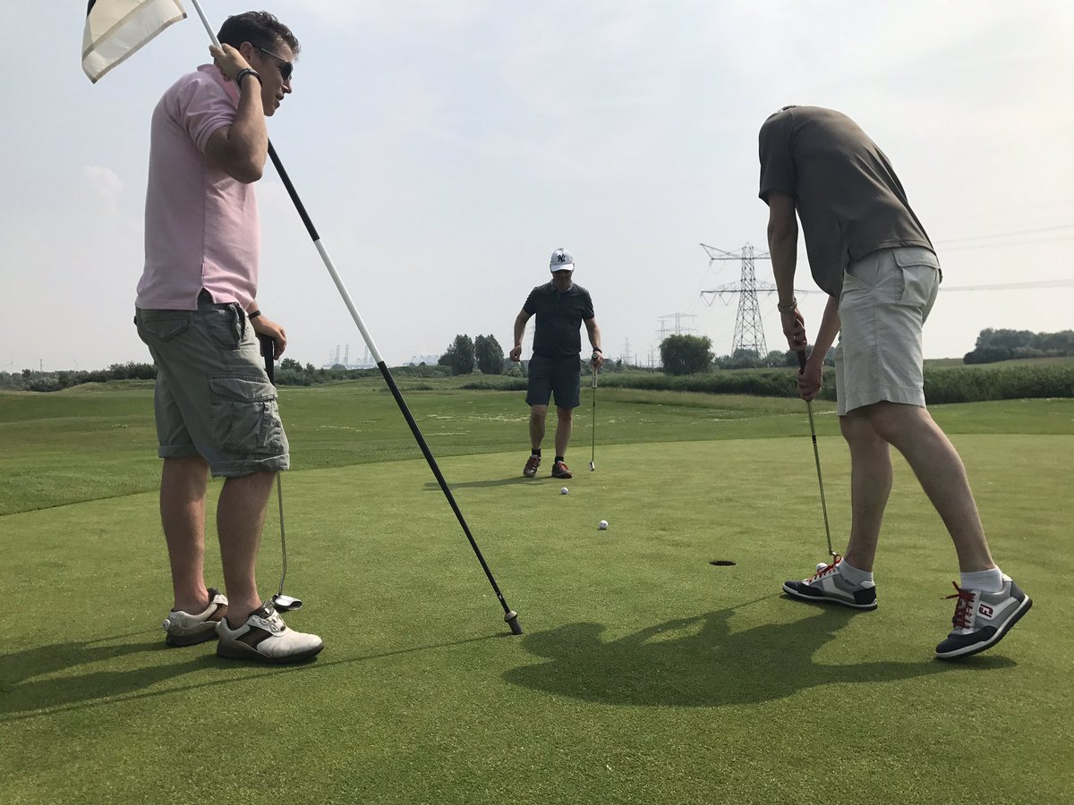 Typotini's tweet photo. Reed vandaag over @GolfReymerswael als organisator van de @ThoolseGolfdag met @Plushommes. Zelf spelen? Ho maar haha! Maar een mooie dag :) https://t.co/YNKqO1wA1b