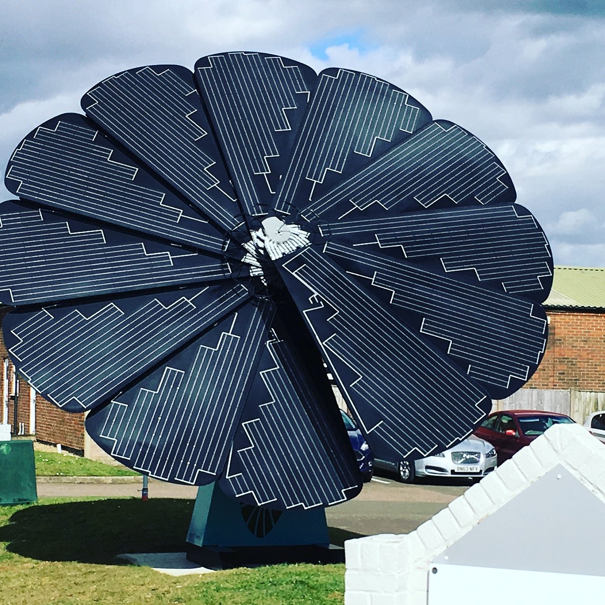 GetSunEnergyNow's tweet image. Keep moving forward!  Let's get more #smartflowers in #california for the summer! Retweet this if you love our planet! #climatechange