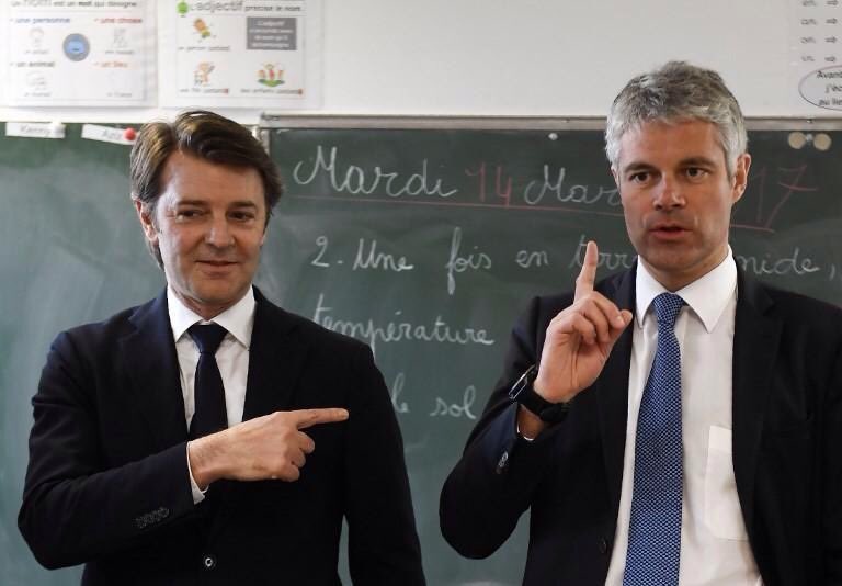 christopheconte's tweet photo. Qui est le plus con parmi vous deux ? https://t.co/lw7fOLJPYe