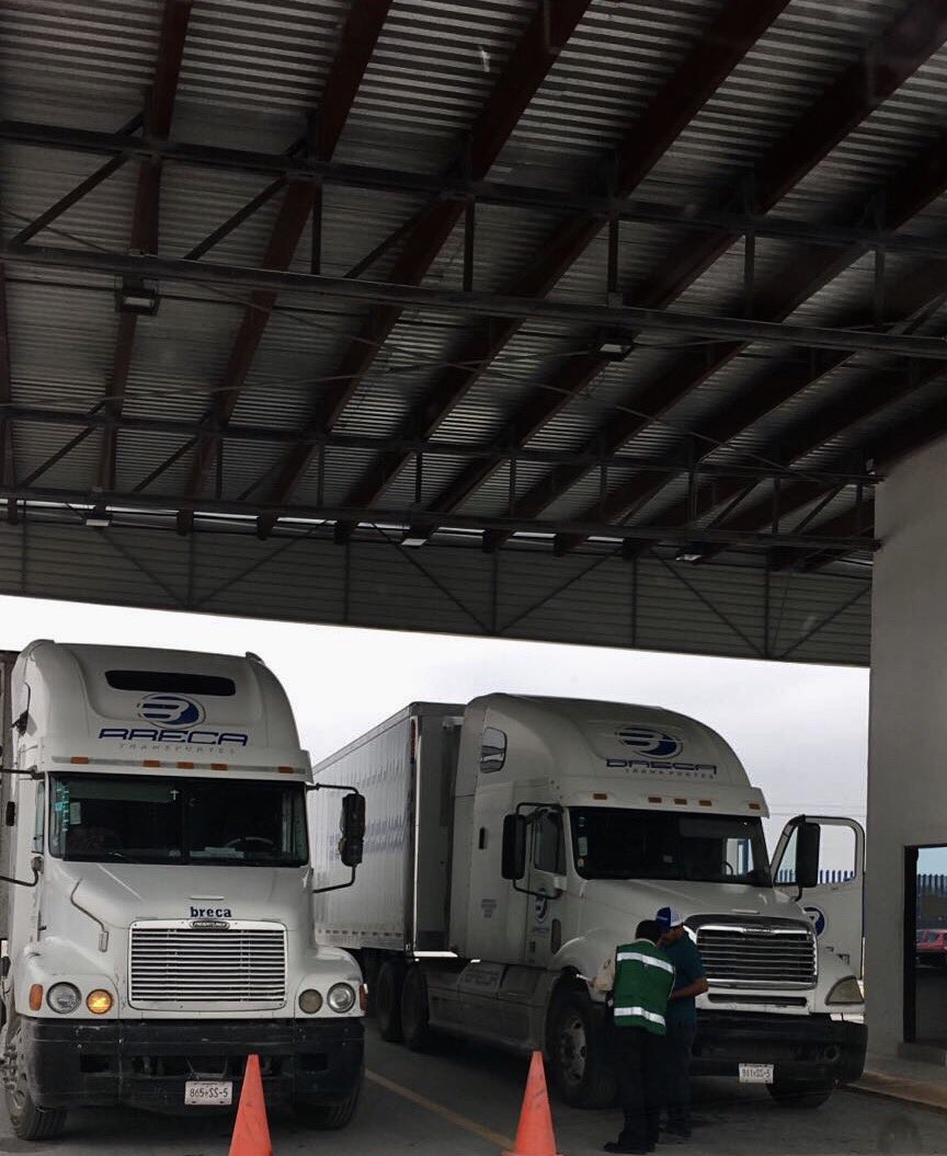 PURONJOHNSTON's tweet photo. 1eras cajas que salen de la nueva fábrica de manufactura de @UtilityTrailer de #PiedrasNegras empresa que logramos atraer con @schavarriad 👍 https://t.co/lsD2Rzt87g