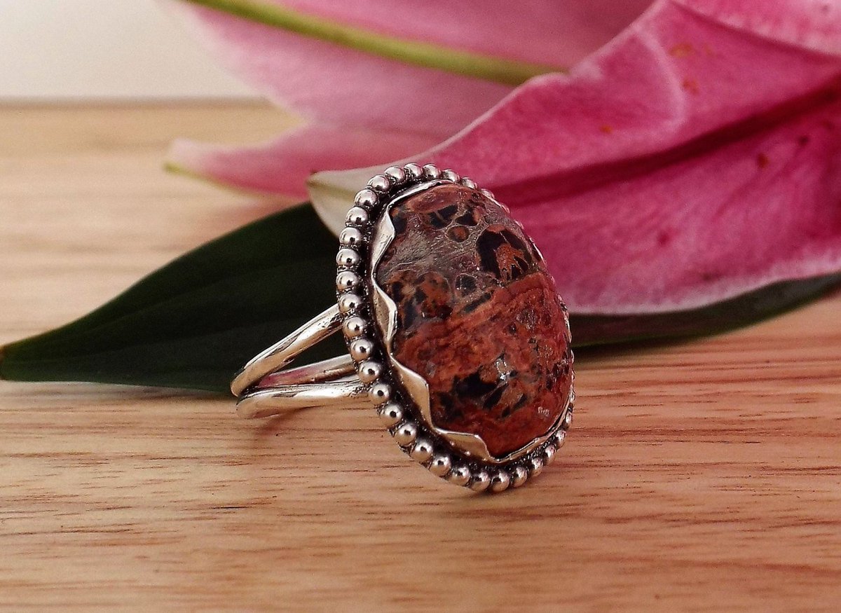Lillybanksilver's tweet photo. Silver and agate ring. Handmade size Q stone set statement ring with split sha… https://t.co/GCYwFfn1wJ #Etsy #SizeQ https://t.co/UcPLoUEg8Z
