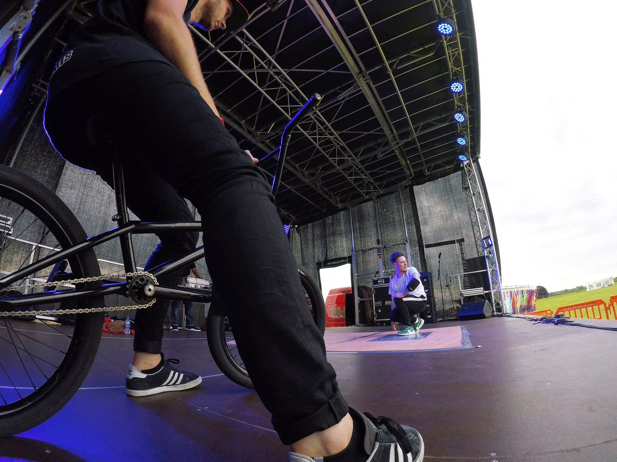 MattiHemmings's tweet photo. BMX Freestyler vs Bboy battle warm up before kicking off a performance @oxonjam main stage with @djjaffa on the decks! #OxonJam 📸 @GoProUK https://t.co/VfapnqKa15