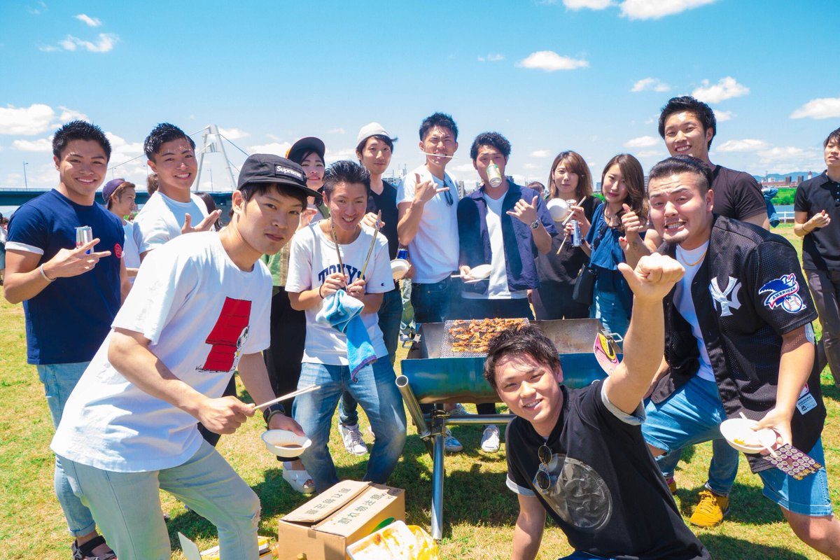 _Attrigger_'s tweet photo. 5/28 BBQ🍖🍾

絶好のBBQ日和でした✨
学生さんから社会人の方まで総勢200人で楽しみました😊

ビンゴ大会では、ディズニーペアチケットなど豪華な商品がいくつかあり、200人で奪いあいました✌️

もう一度お会いできる事を楽しみにしています✨ https://t.co/vYgD3dGlo8