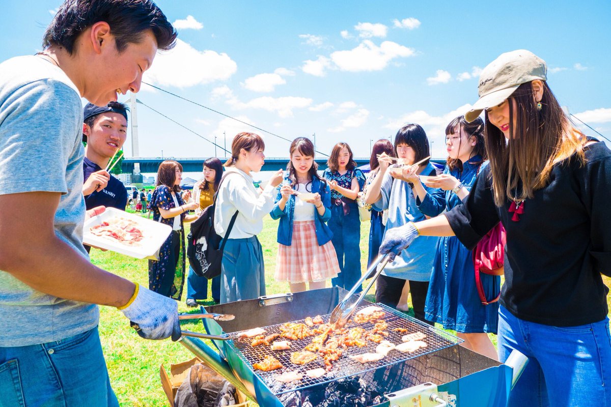 _Attrigger_'s tweet photo. 5/28 BBQ🍖🍾

絶好のBBQ日和でした✨
学生さんから社会人の方まで総勢200人で楽しみました😊

ビンゴ大会では、ディズニーペアチケットなど豪華な商品がいくつかあり、200人で奪いあいました✌️

もう一度お会いできる事を楽しみにしています✨ https://t.co/vYgD3dGlo8