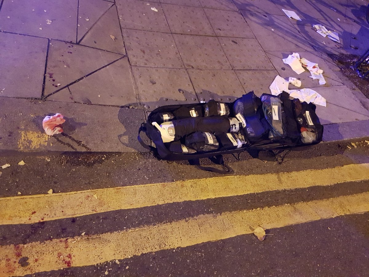 MPSHackney's tweet image. #ResponseE another GBH victim treated by #policemedic prior to @Ldn_Ambulance, crime scene and road close Broadway market j/o andrews rd.