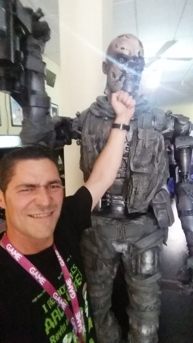 swekpubli's tweet photo. Anda que fue xico el Hadouken que le endose al portero de la #ArcadeCon2017 https://t.co/nO2Bqmu3o6