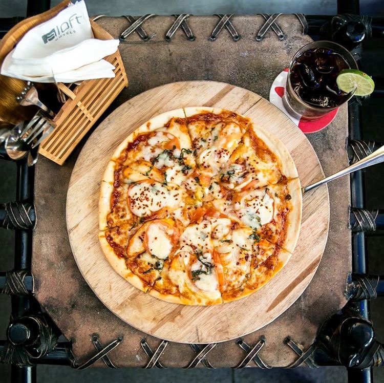 AloftHotels's tweet photo. Pizza makes anything possible. #alofthotels @AloftKLS https://t.co/NQPRPF4ohU