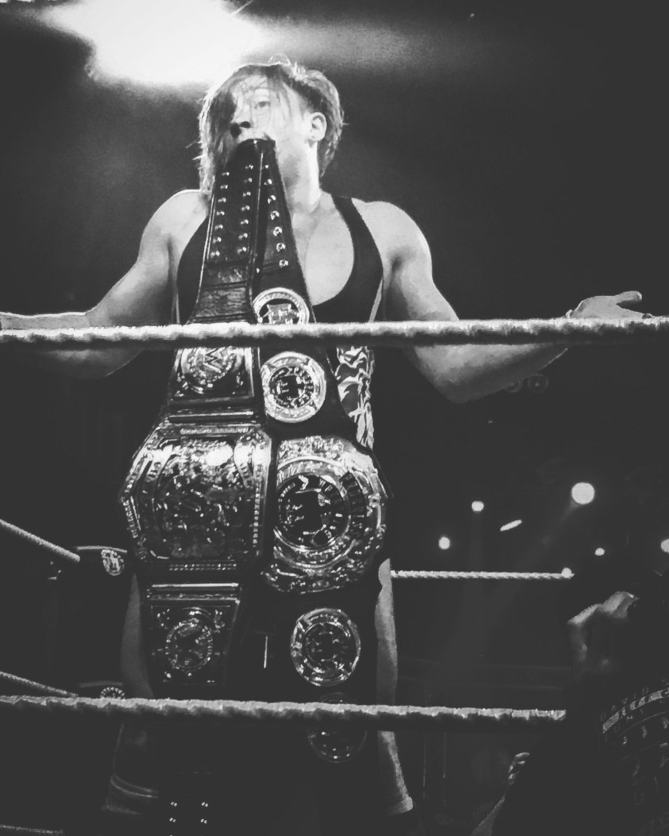 PeteDunneYxB's tweet photo. Peter two belts https://t.co/QKWIZRbXae