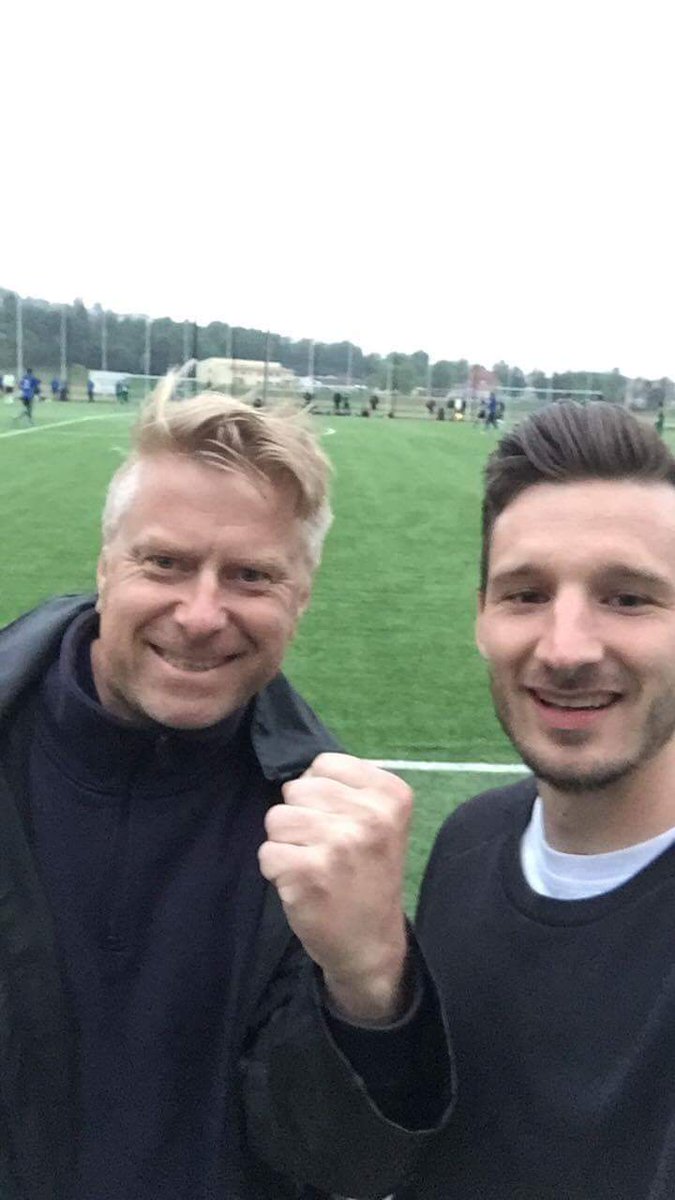BurtDirty's tweet photo. @frodelia YES!
Det var så herlig! Også så pene mål! Meg og skadde @Lampshire som ivrige supportere i dag. #seasonchanger
OPP MED @cbkfotball ! https://t.co/Ltzz0A7p5v