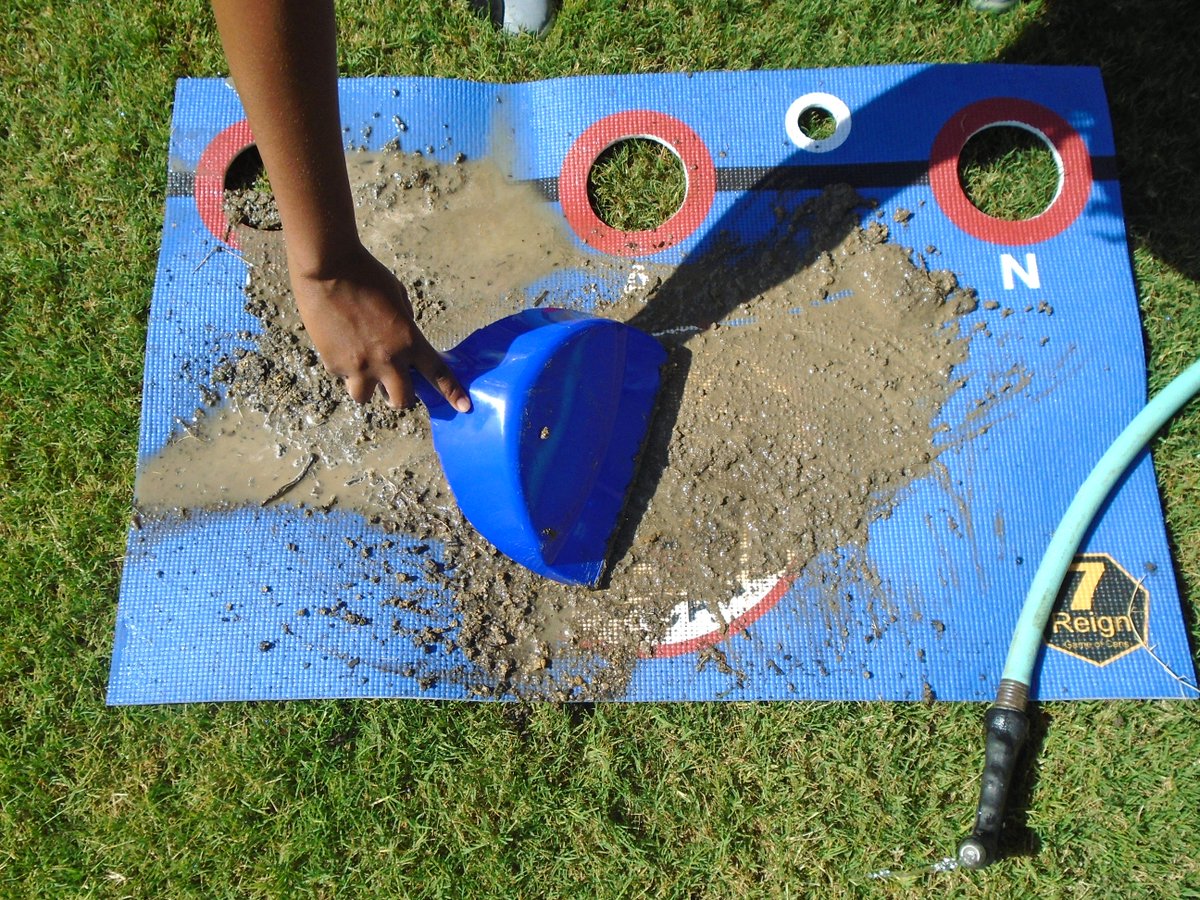 GameofCans's tweet photo. Just testing our product with dirt, mud, water, foot-prints...we ready! #7Reign #GameofCans #PlayCans #CansPad #CansMat #WeReady #Cans https://t.co/cuO469GDxY