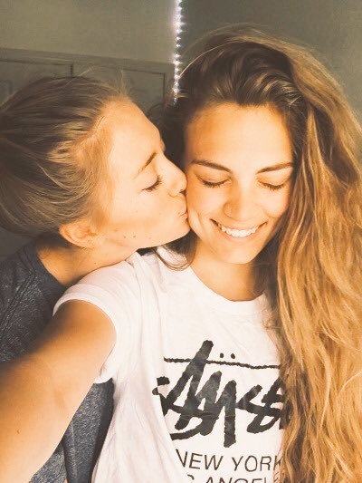 PostBadGoal_'s tweet photo. Lesbian 🌹 https://t.co/4bWSh629Dc