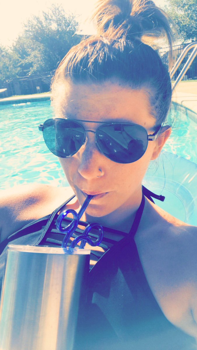 KayliCore's tweet photo. First pool day of the summer. #ijustwannabetan #firstpoolday #outcasted #soakingupthesun https://t.co/tdqqYkmvl0