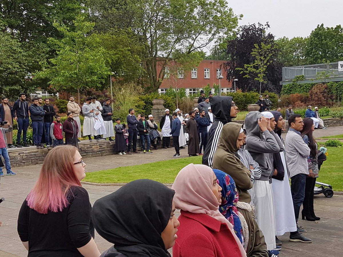mis_amina's tweet image. What a great turn out at Trafford Town Hall for today's vigil for all the deceased  and injured in last week's Arena Attack.