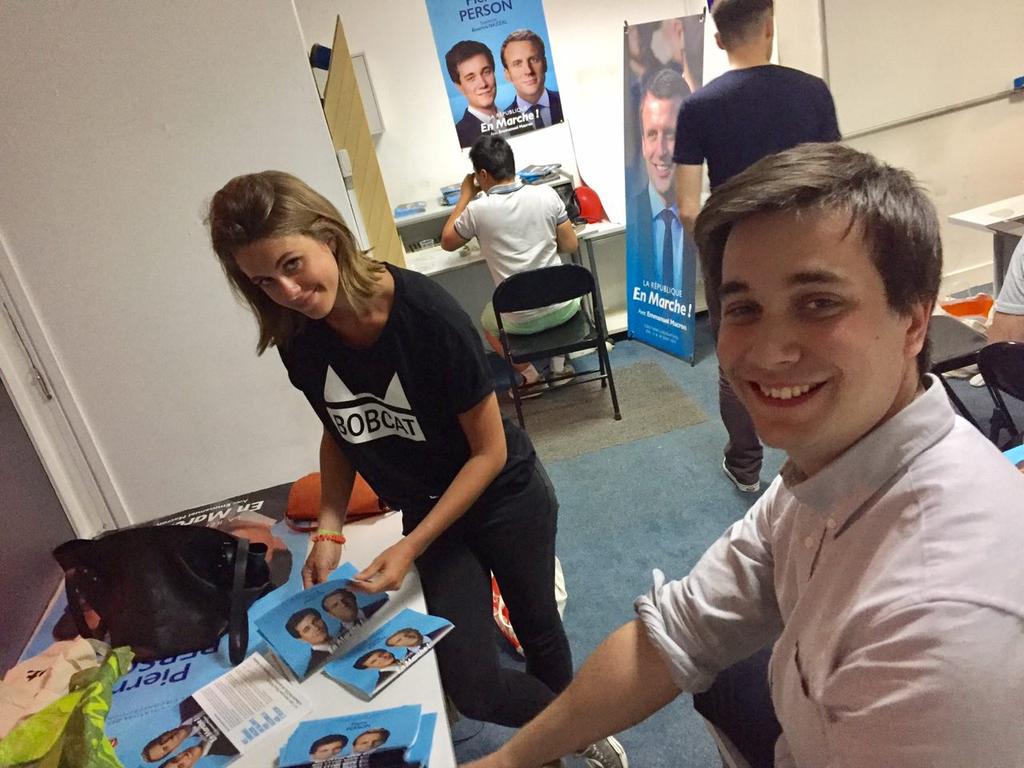 Pierr_Person's tweet photo. Avec des équipes toujours aussi motivées, nous préparons la journée de demain au marché de Belleville  #circo7506 #LaRepubliqueEnMarche https://t.co/TDPlQlZZSP