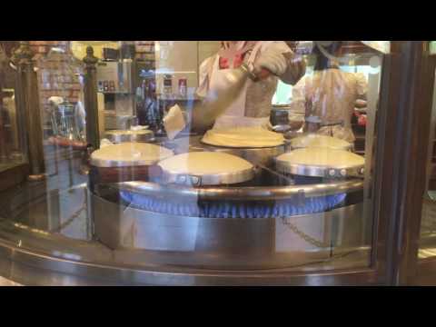 ディズニーの素敵な動画 写真集 ディズニーの素敵な動画 画像集 ディズニーランドの永遠クレープ T Co Vnzpy7u4sp